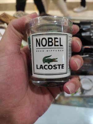 شمع معطر لیوانی نوبل رایحه ادکلن لاگوست