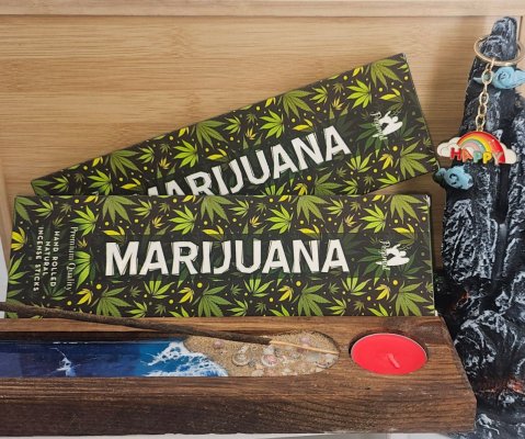 خرید محصول عود دستساز marijuana برند pegimal