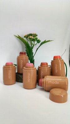 خرید محصول رژگونه استیکی rhode