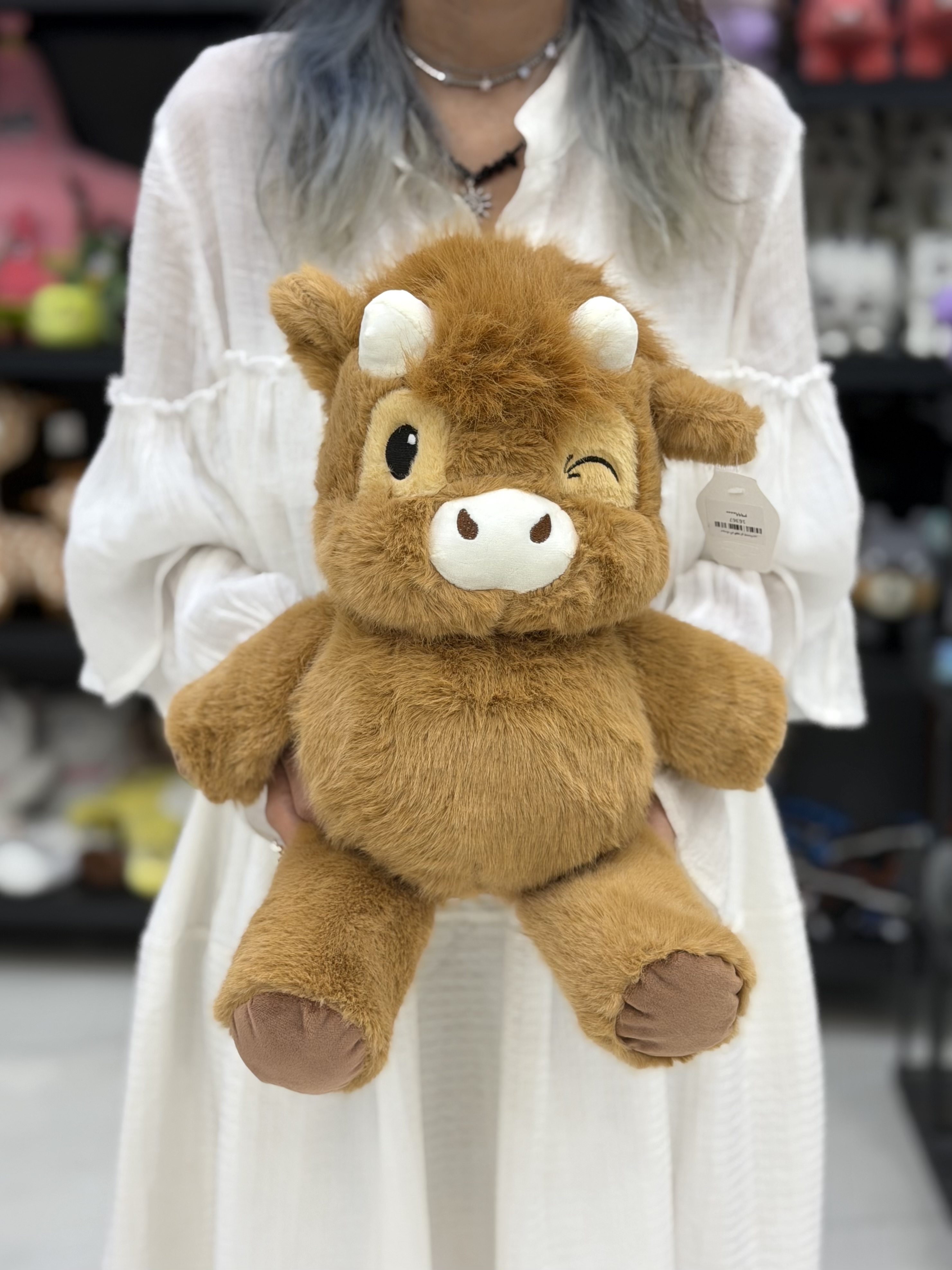 عروسک گاو قهوه‌ ای چشمک زن