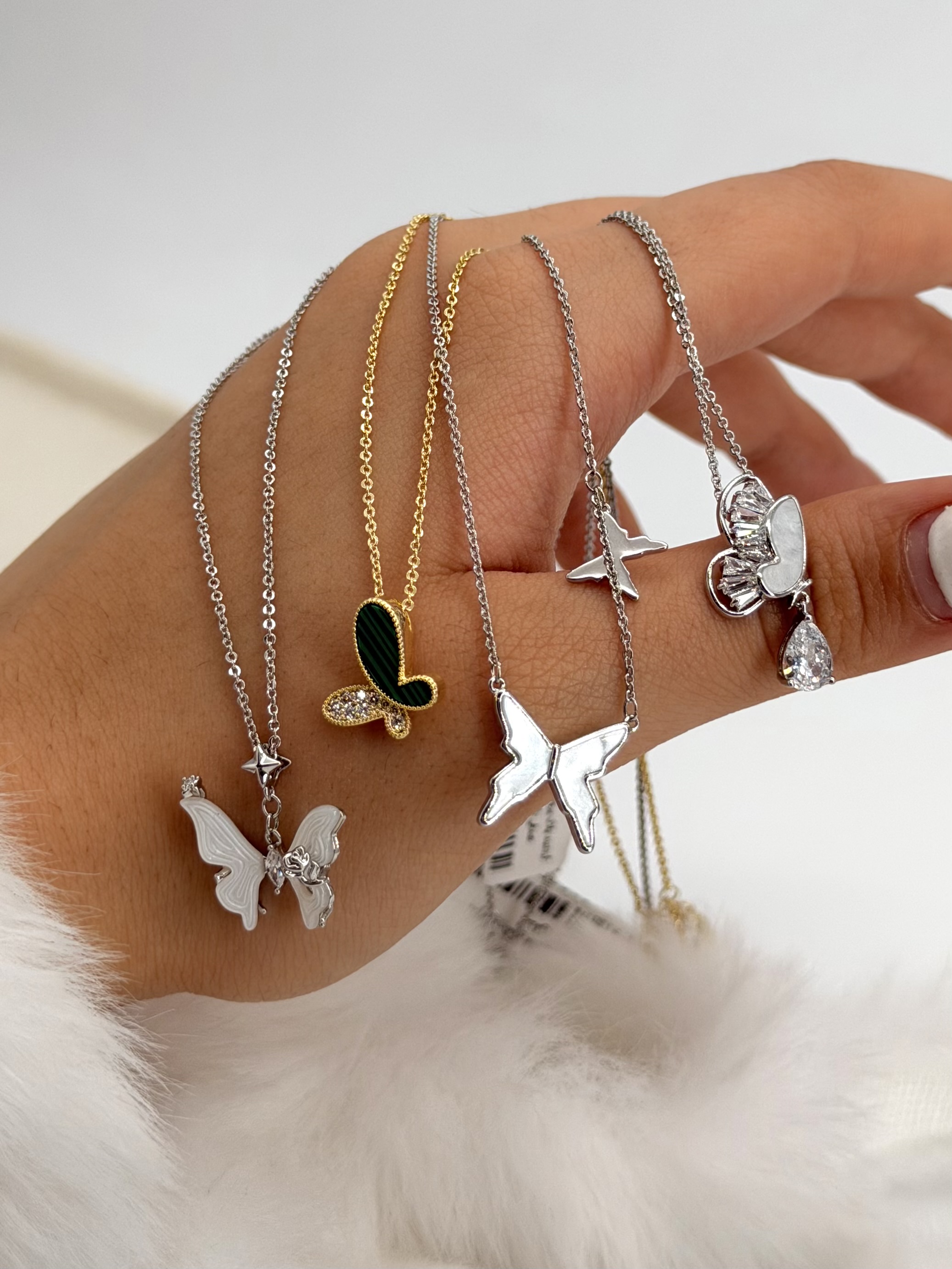 گردنبند پلاک پروانه ای فانتزی