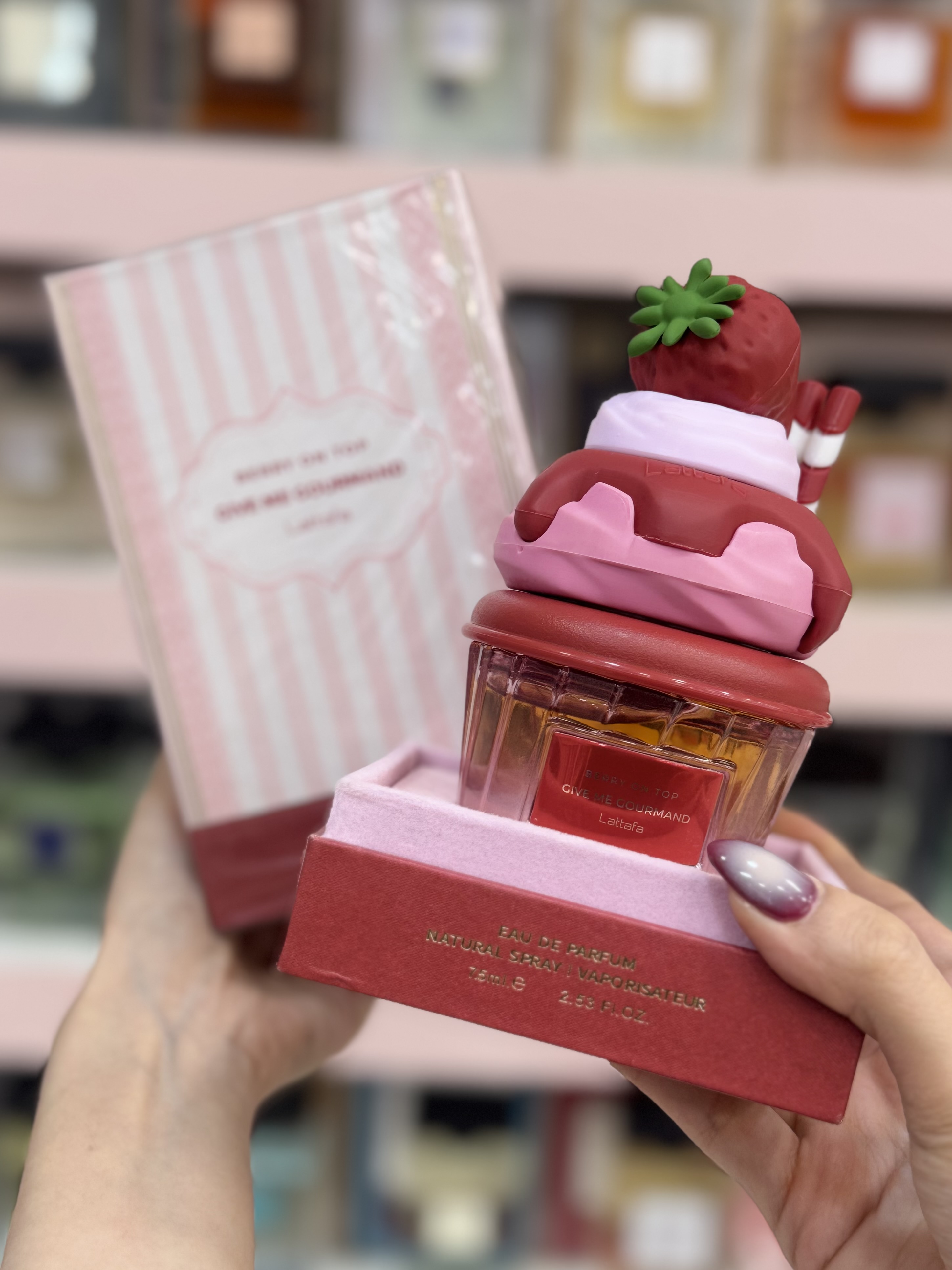 ادکلن لطافه رایحه بری ان تاپ (Berry on top) 75 میل