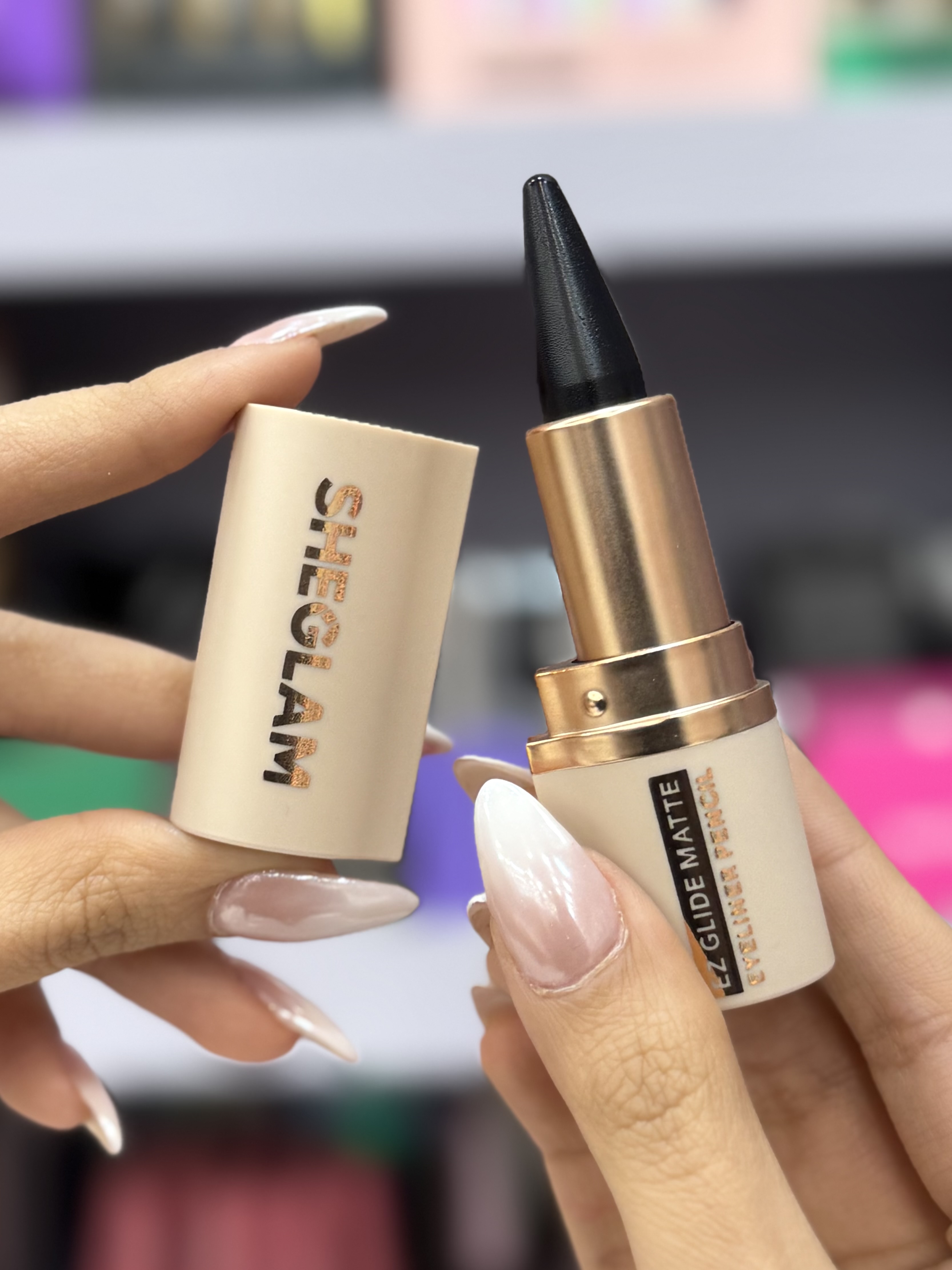 مداد خط چشم مات ایزی گلاید شیگلم ( Sheglam )