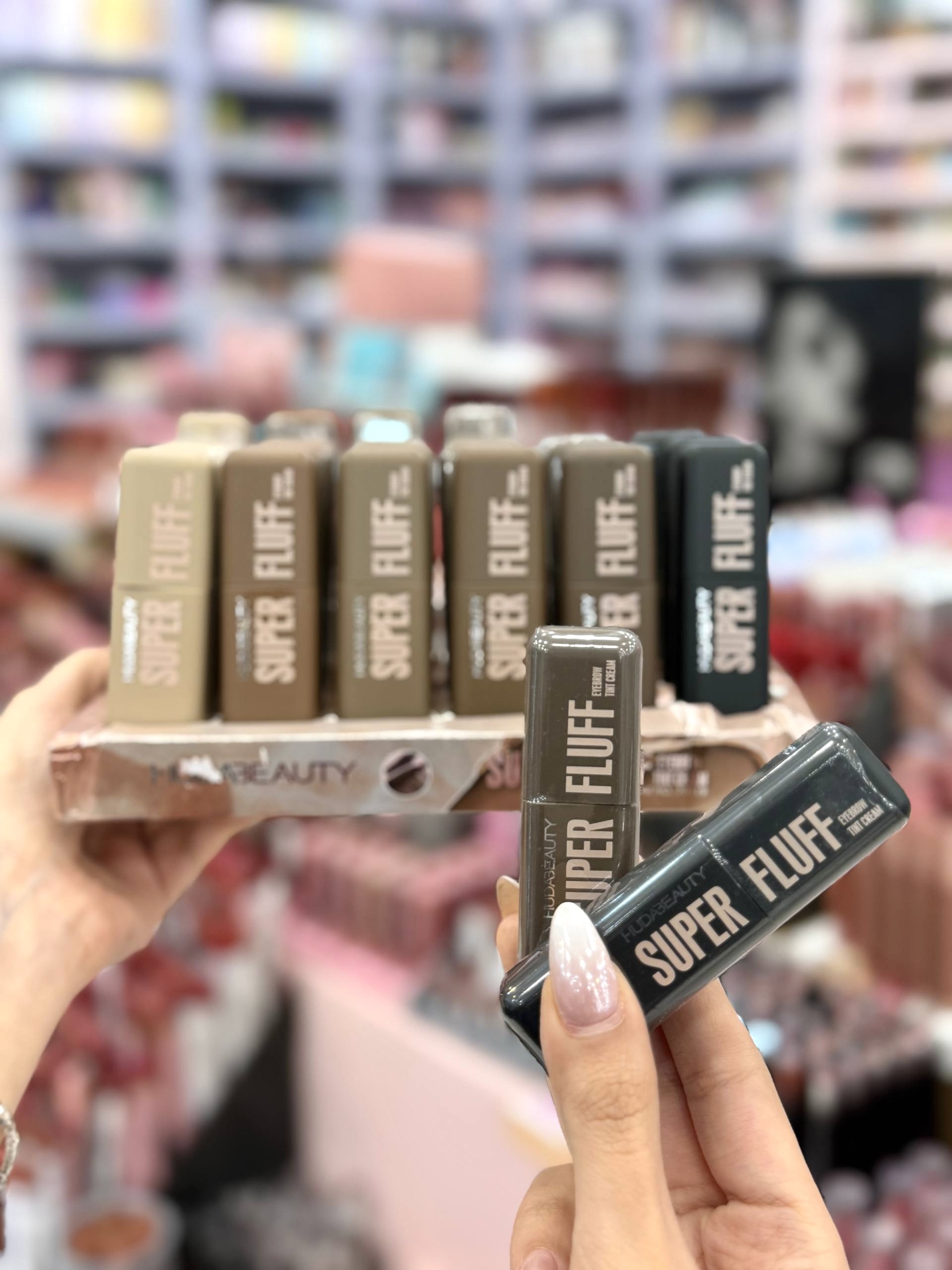 ریمل ابرو سوپر فلاف هدی بیوتی ( Huda beauty )